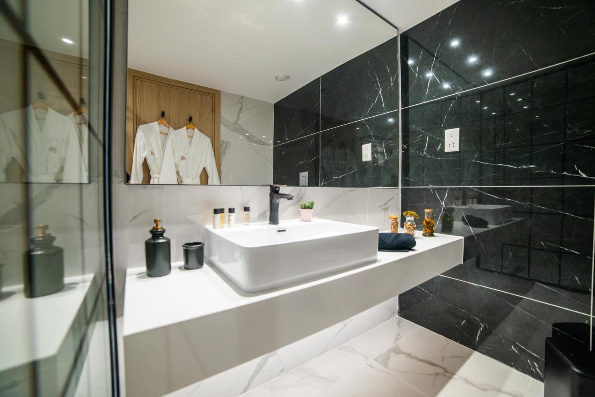 Junior Sea View Suite with Jacuzzi