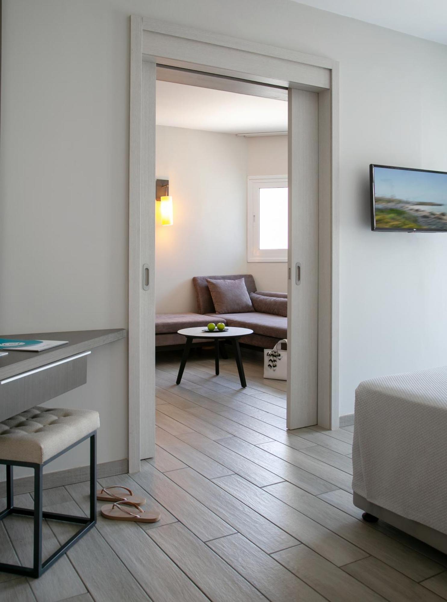 One Bedroom Suite - Pool View