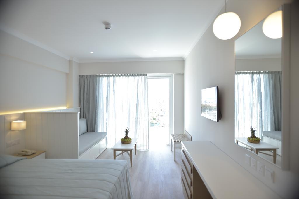 Superior Double Room with Side Sea View