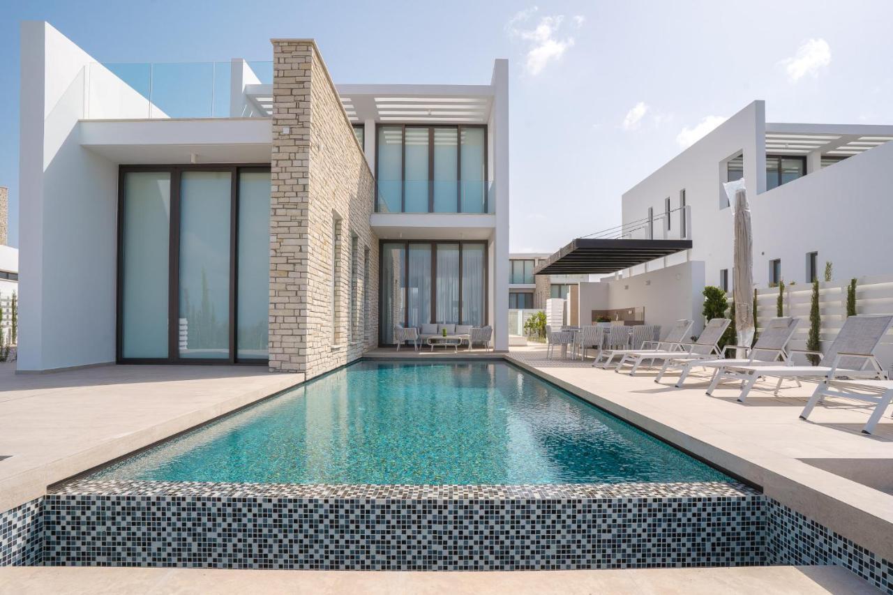 Villa with Garden View