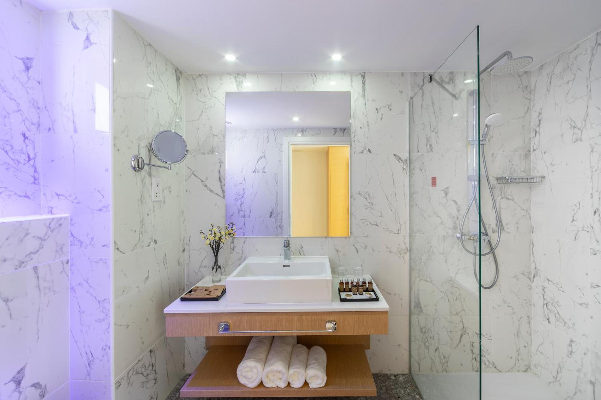 Junior Suite with Sea View & Spa Bath