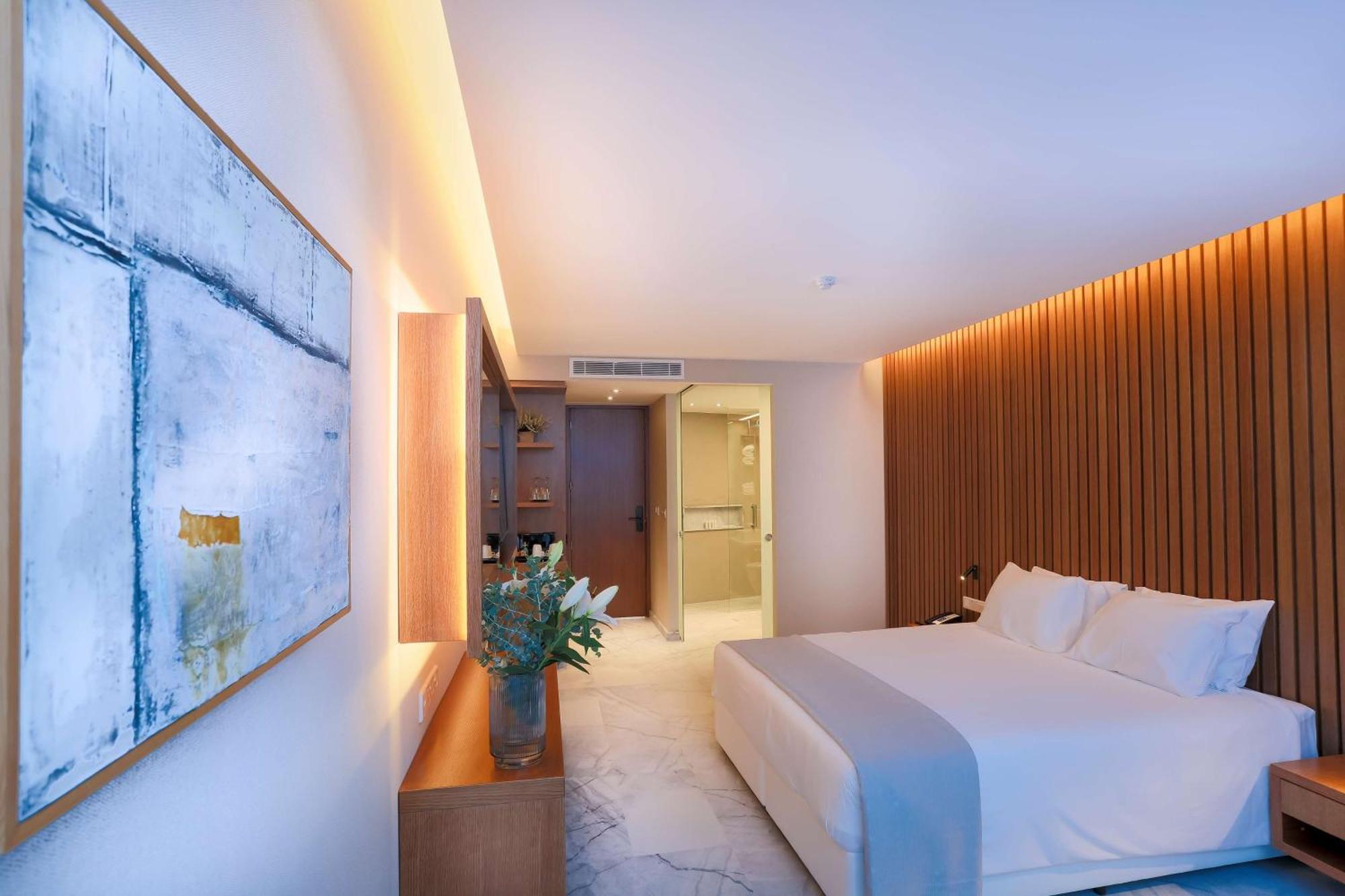 Junior Suite with Balcony and Sea View