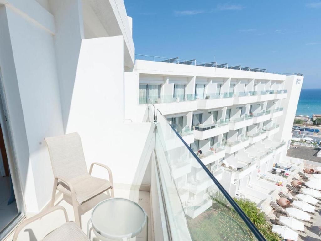 Twin Room with Side Sea View