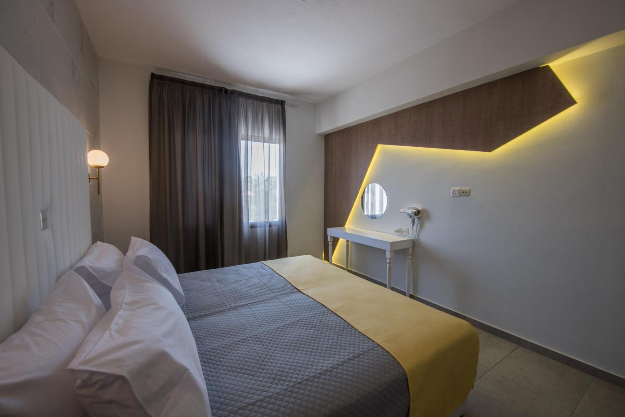 One-Bedroom Apartment,1433864971:JPEG
