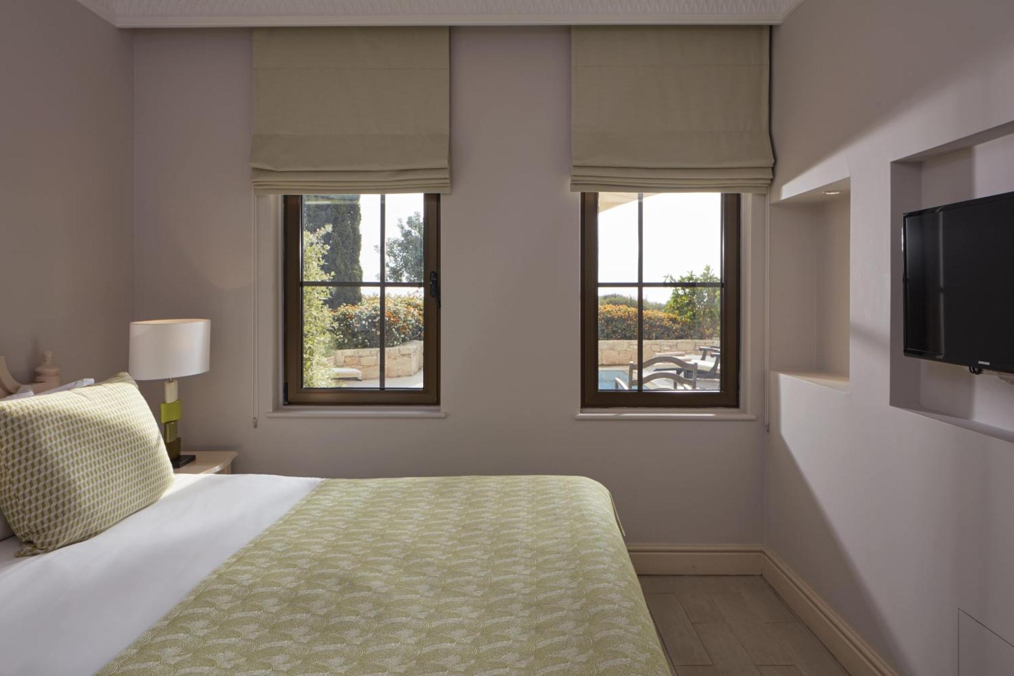 Suite mit einem Schlafzimmer, eigenem Pool und Golf- und Meerblick