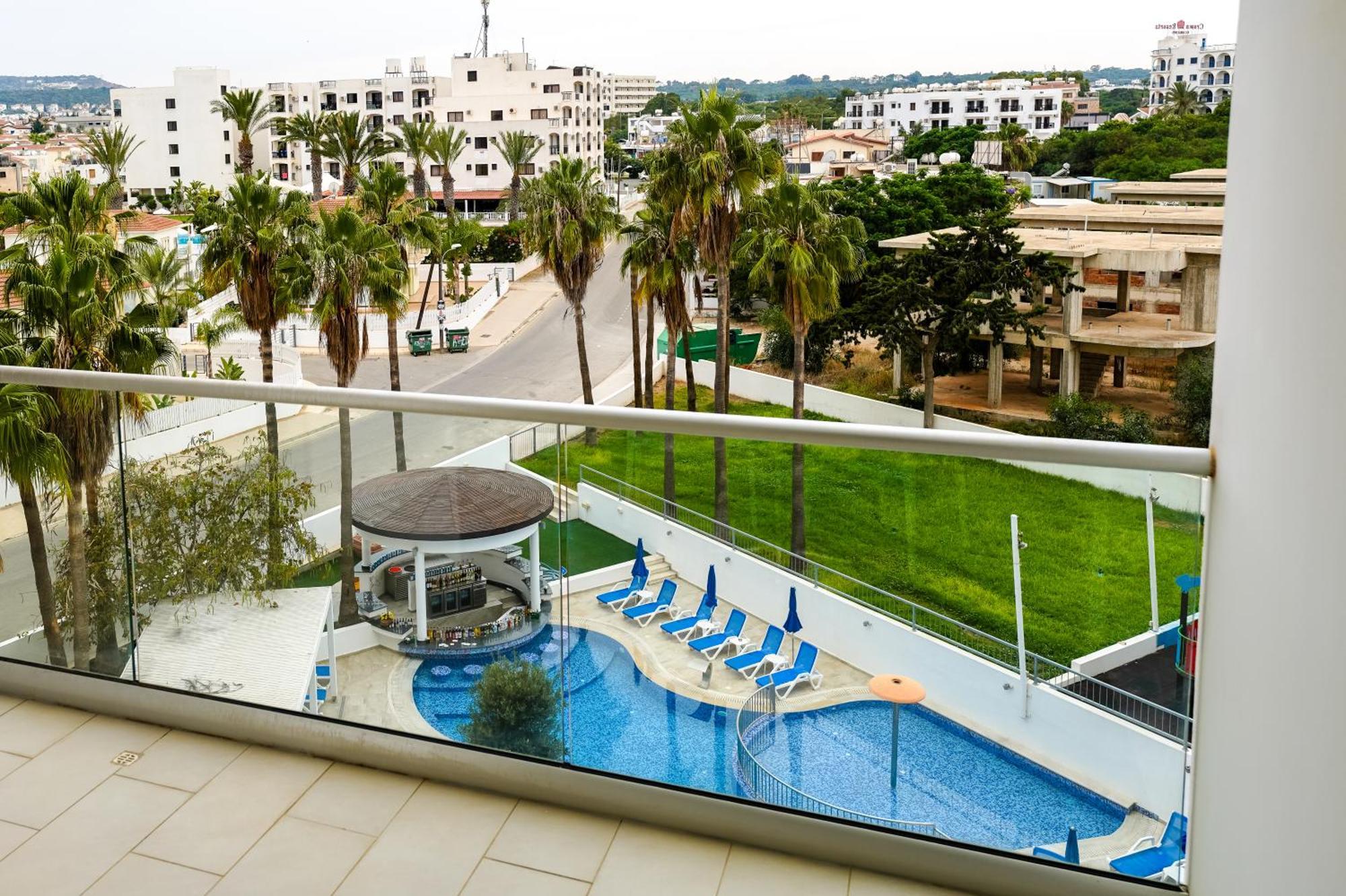 Junior Suite with Pool View