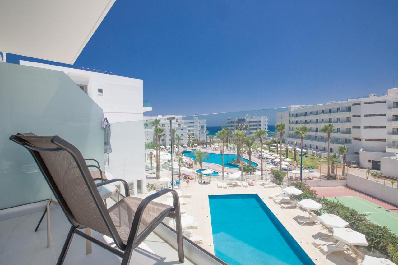 Superior Double or Twin Room with Side Sea View
