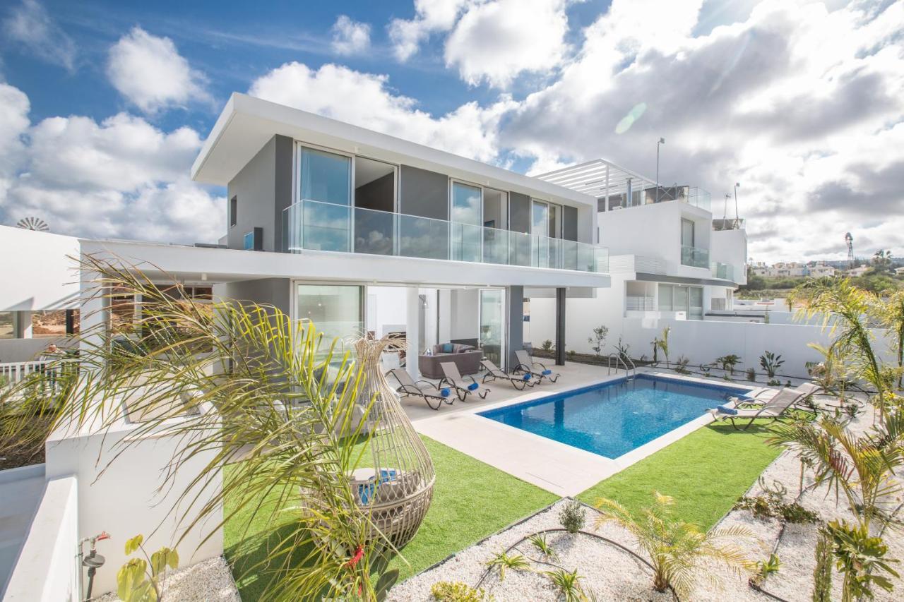 Three-Bedroom Villa Private Pool & Sea View,968067580:JPEG