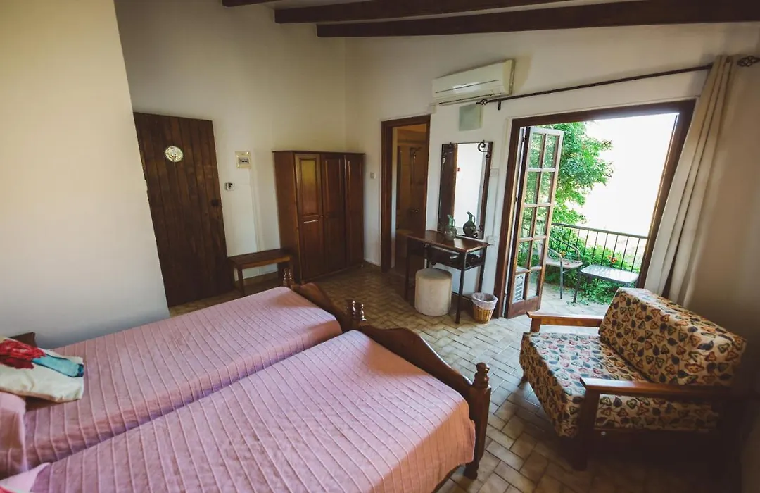 Vasilias Nikoklis Inn-1