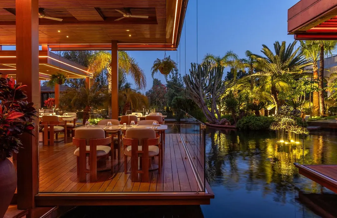 Four Seasons Hotel-1