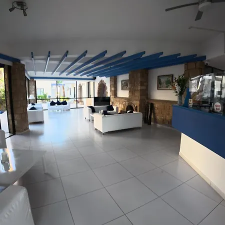 Hilltop Gardens Hotel Apartments-3