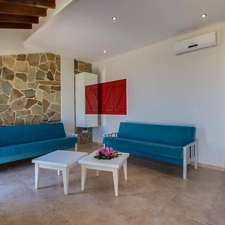 Myroandrou Beach Hotel Apartments-2