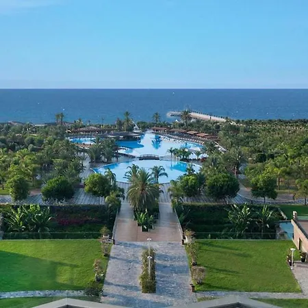 Noah'S Ark Deluxe Hotel & Spa-3