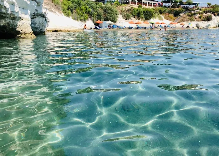 Governors Beach Costas Apts, Zypern