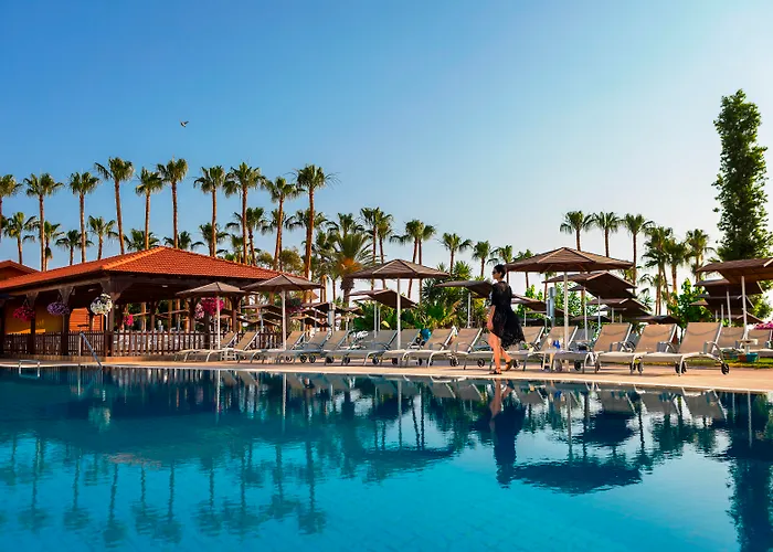 Cavo Maris Beach Hotel & Suites