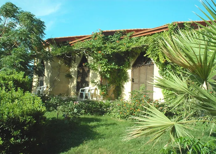 Riviera Beach Bungalows Kyrenia , Zypern