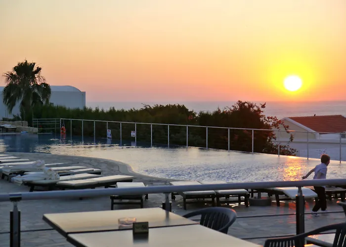 Theo Sunset Bay Hotel Kiszónerga, Ciprus