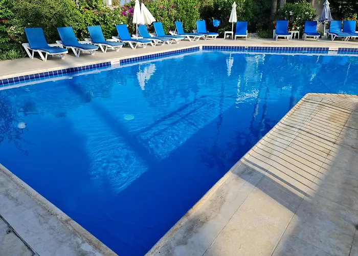 Hilltop Gardens Hotel Apartments