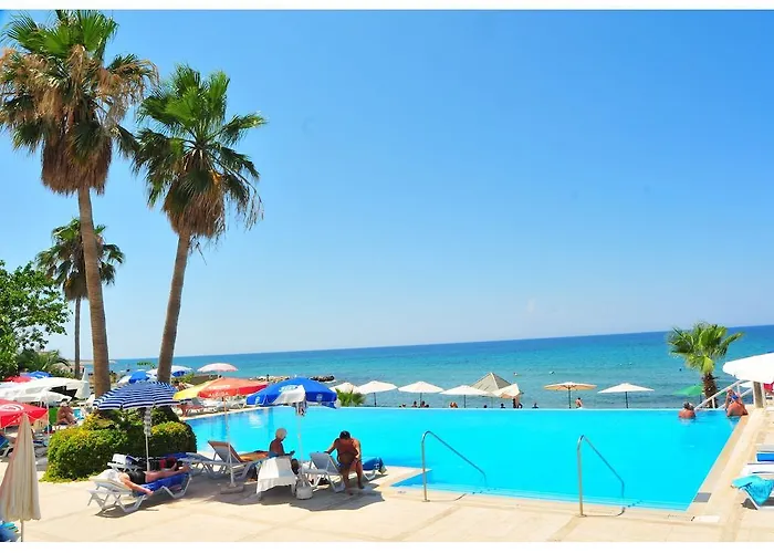 La Hotel & Resort