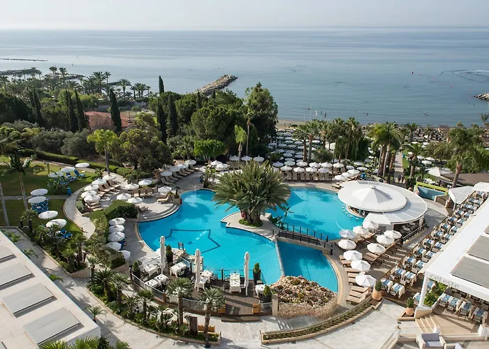 Mediterranean Beach Hotel Agios Tychonas, Chipre